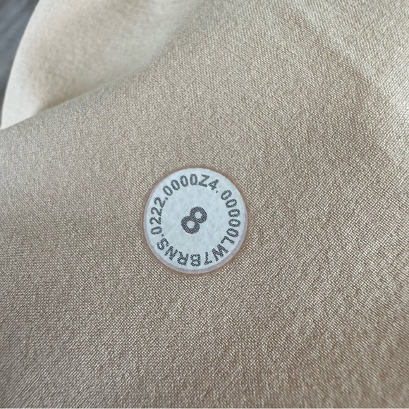 Lululemon 🍋 STRETCH LUXTREME HIGH-RISE SHORT 3.5"
Prosecco - Picture 4 of 7